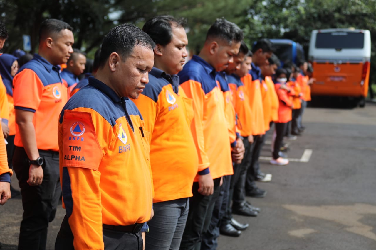 Suasana Apel Kesiapsiagaan TRC Logpal di Gudang Logistik BNPB, Bogor, Jawa Barat, Rabu (3/5).